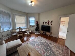 24 Euston St, Unit 2 in Brookline, MA - Building Photo - Building Photo