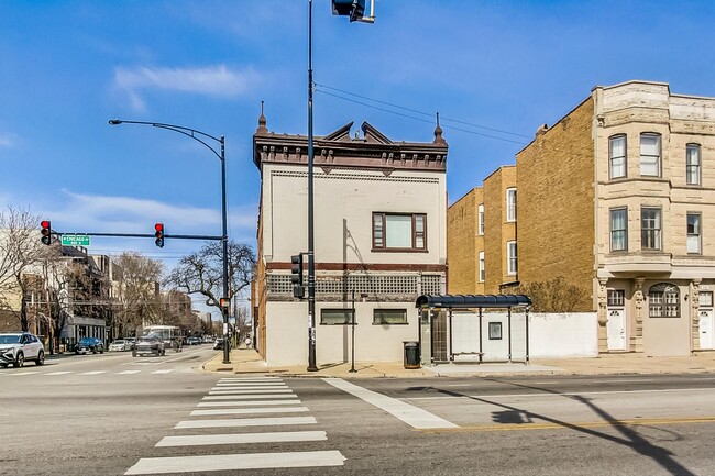 2758 W Chicago Ave in Chicago, IL - Building Photo - Building Photo