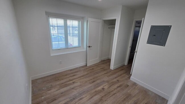 988 El Camino Dr in Costa Mesa, CA - Foto de edificio - Building Photo