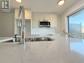 101 Glenroy Gilbert Dr in Ottawa, ON - Building Photo - Building Photo