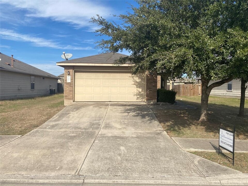 347 Old W Trail in Buda, TX - Building Photo