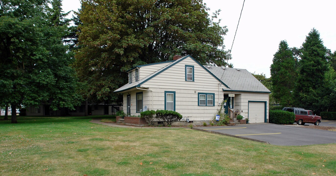 Maple Manor in Eugene, OR - Foto de edificio