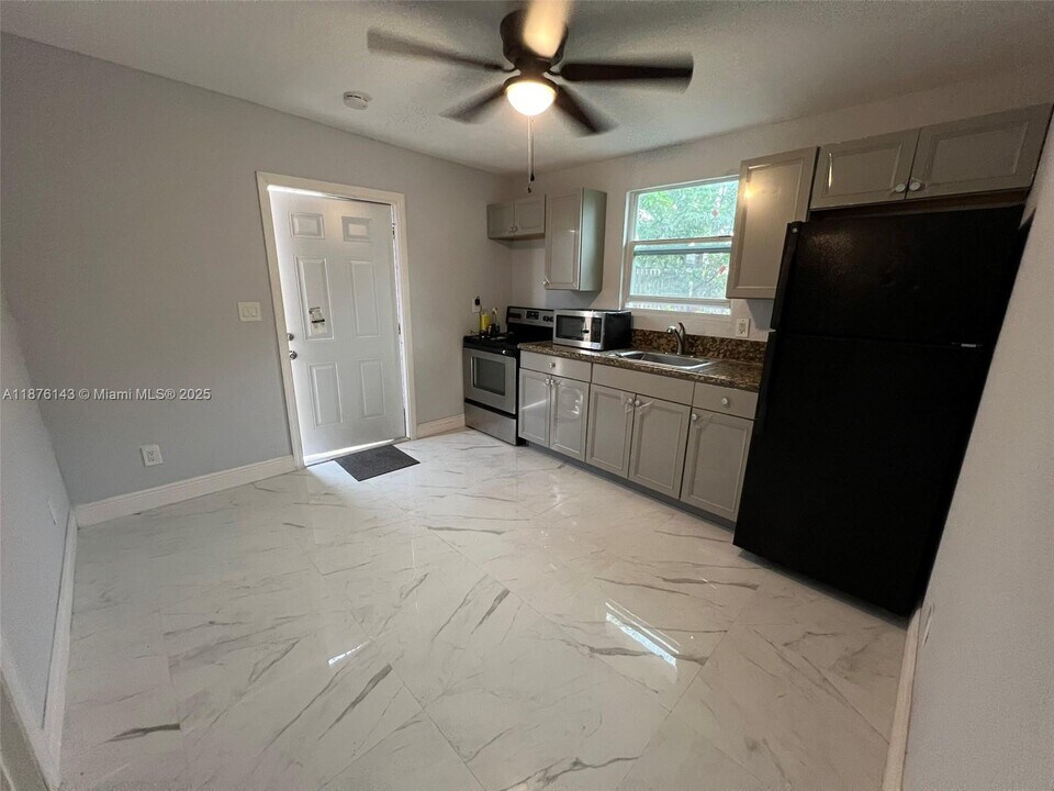 6980 SW 26th St in Miramar, FL - Building Photo