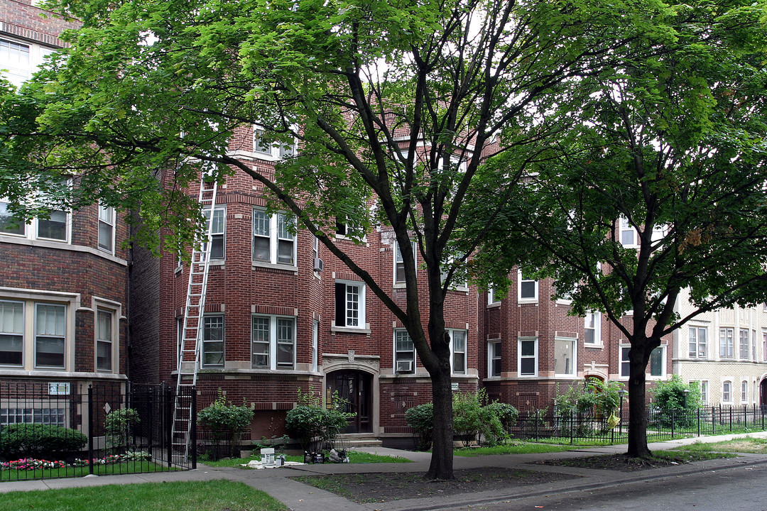 8045 S Maryland Ave in Chicago, IL - Foto de edificio