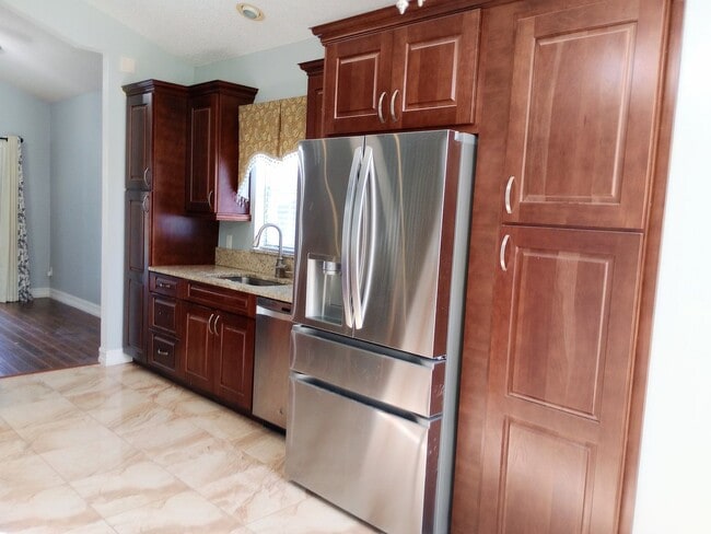 1012 McCall Ct in Oviedo, FL - Foto de edificio - Building Photo