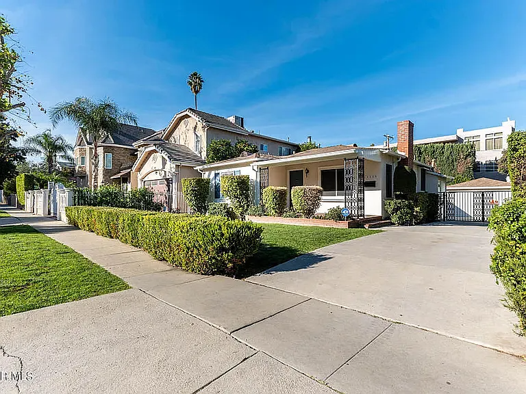 14529 Greenleaf St in Los Angeles, CA - Building Photo