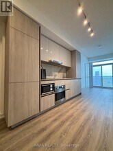 8 Interchange Wy in Vaughan, ON - Building Photo - Building Photo