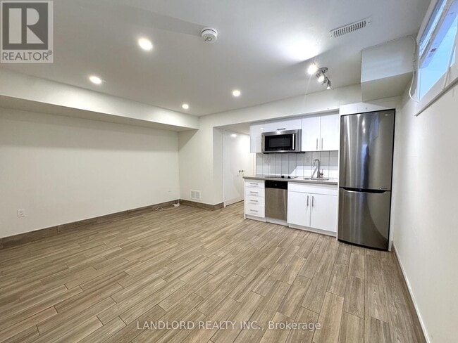 property at 1175-1175 Dovercourt Rd
