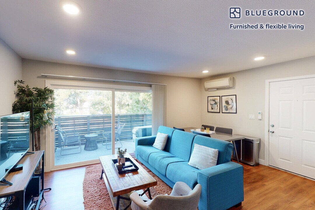 111 N Rengstorff Ave in Mountain View, CA - Building Photo