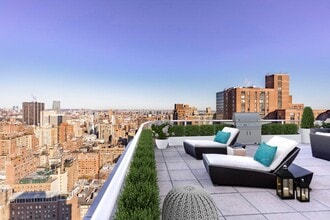181 E 90th St in New York, NY - Building Photo - Building Photo