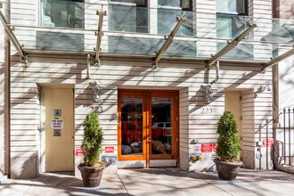 223 W 80th St in New York, NY - Building Photo - Building Photo