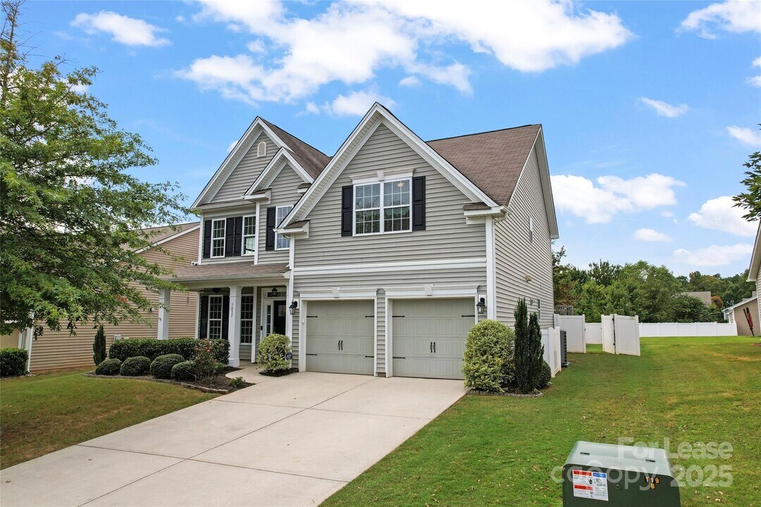 1037 Jack Pine Rd in Clover, SC - Building Photo