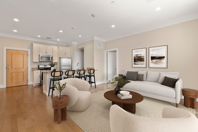 20 Englewood Ave, Unit 306 in Brookline, MA - Building Photo - Building Photo