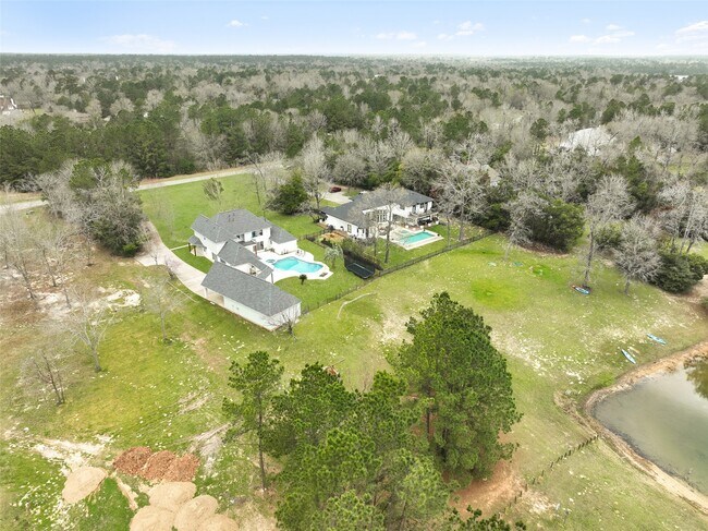 8543 Crown Lake Ct in Montgomery, TX - Building Photo - Building Photo