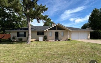 6415 Circo Dr in Granbury, TX - Building Photo