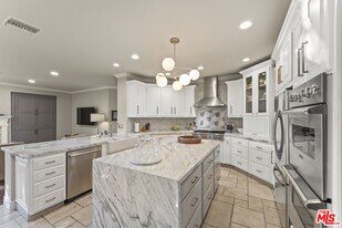 6738 Andover Ln in Los Angeles, CA - Building Photo