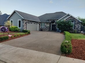 1292 E Lucas St in La Center, WA - Building Photo - Building Photo