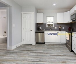 129 E Torrey St in New Braunfels, TX - Building Photo - Building Photo