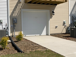 Room in Townhome on Chert Ln in Raleigh, NC - Building Photo - Building Photo