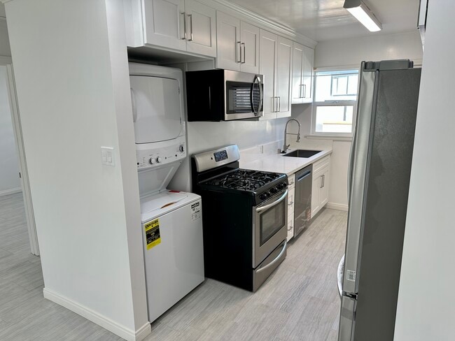 2666 N Frederic St in Burbank, CA - Building Photo - Building Photo