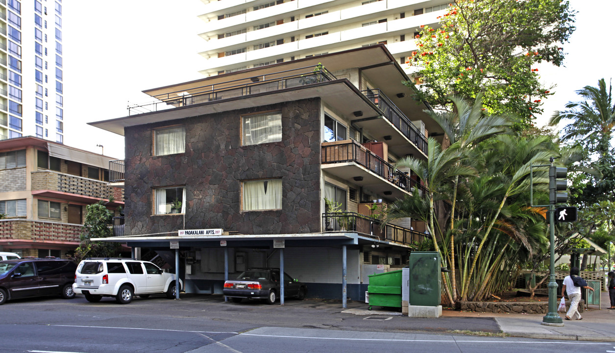 Paoakalani Apartments in Honolulu, HI - Building Photo