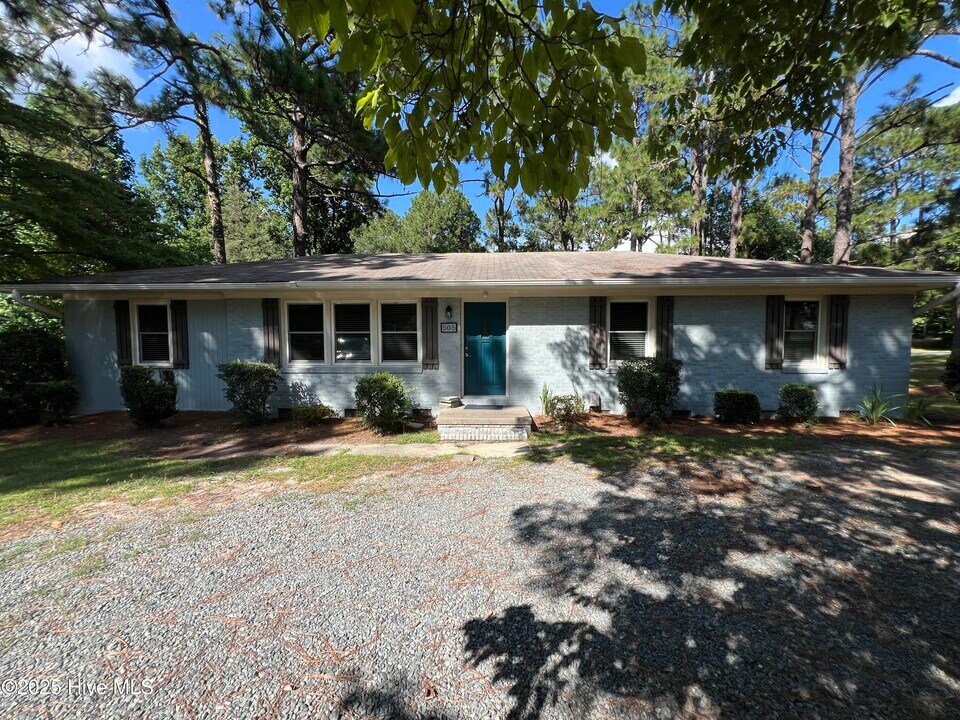 505 W Maine Ave in Southern Pines, NC - Building Photo