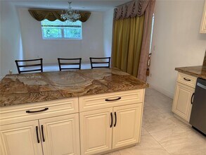6651 SW 91 Ave in Miami, FL - Building Photo - Building Photo