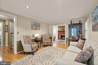7421 Beverly Manor Dr in Annandale, VA - Building Photo - Building Photo