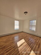 65 Glenwood Ave in Yonkers, NY - Building Photo - Building Photo