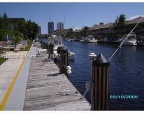 3551 NE 169th St in North Miami Beach, FL - Building Photo - Building Photo