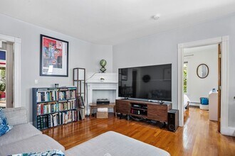 4 Marlou Ter, Unit 3 in Boston, MA - Building Photo - Building Photo