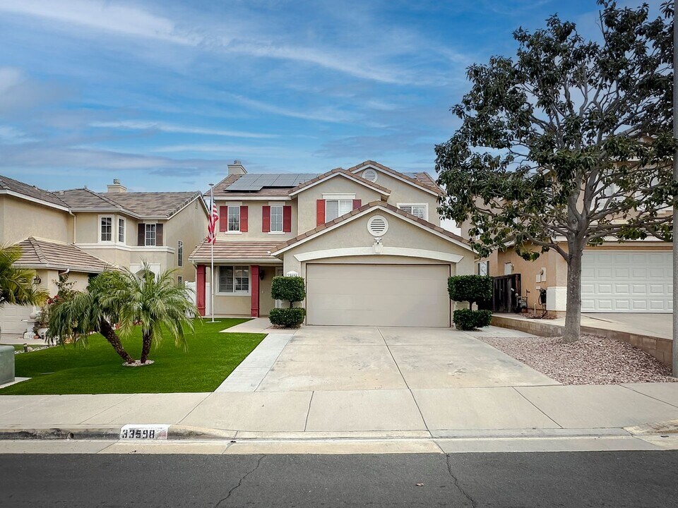 33598 Rosewood Cir in Temecula, CA - Building Photo