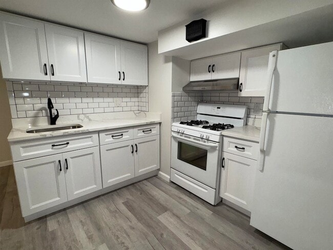 property at 7307 Park Ave