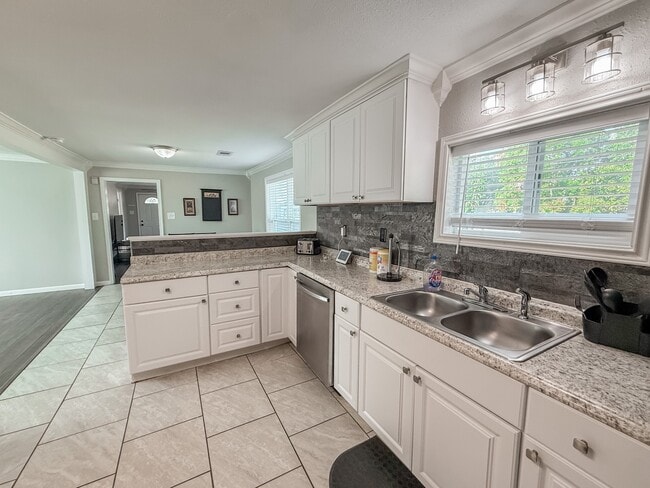 property at 4901 Elm St