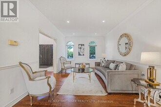 59 Oatlands Crescent in Richmond Hill, ON - Building Photo - Building Photo