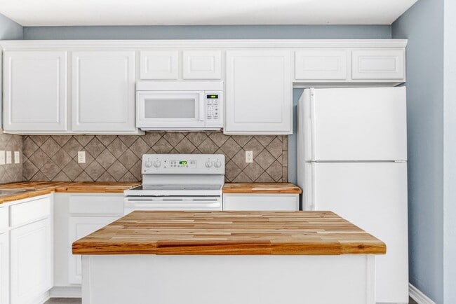 property at 805 N Main St