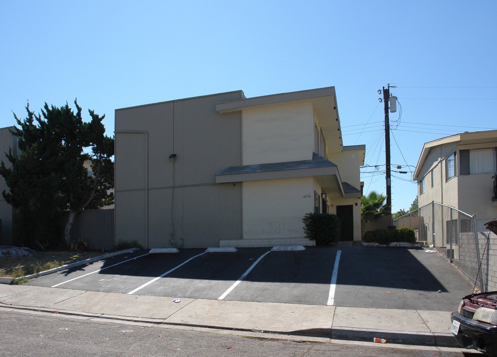 4270-4274 Schoolridge Ln in La Mesa, CA - Foto de edificio