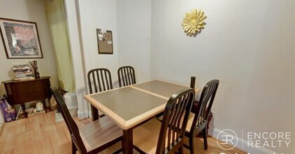 110 Thurston St, Unit 4 in Somerville, MA - Foto de edificio - Building Photo