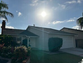 18032 Freshwater Cir in Huntington Beach, CA - Building Photo - Building Photo