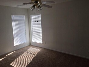 16111 Aspenglen Dr in Houston, TX - Building Photo - Building Photo