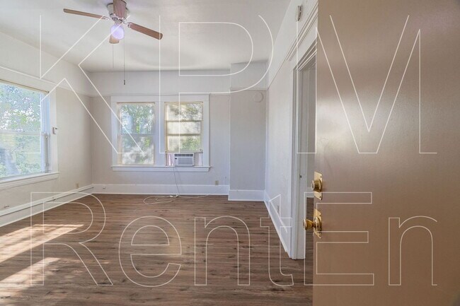 121 E Lockeford St in Lodi, CA - Building Photo - Building Photo