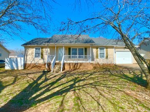 1021 Bobcat Dr in Clarksville, TN - Building Photo - Building Photo