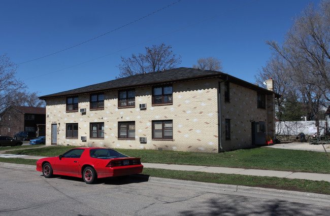 1101 Spring St NE in Minneapolis, MN - Building Photo - Building Photo