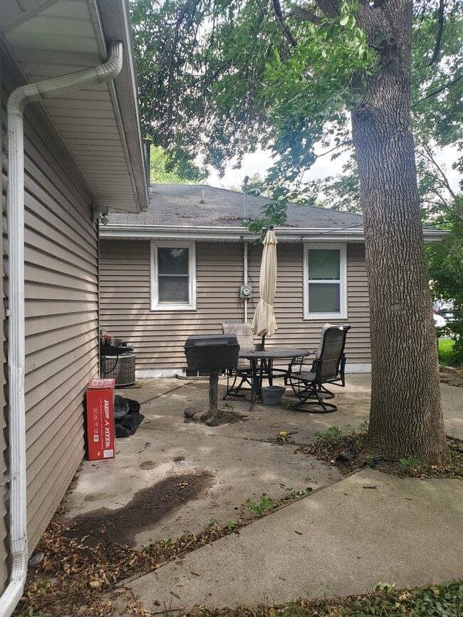 5857 N Colfax Ave in Minneapolis, MN - Building Photo - Building Photo