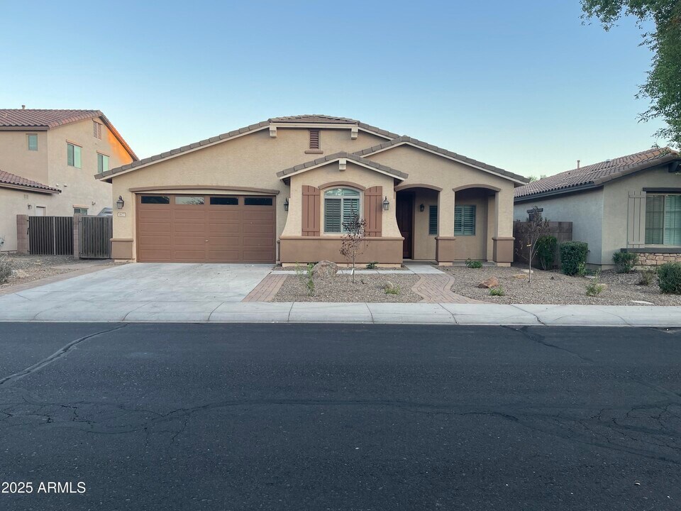 2677 E Ficus Way in Gilbert, AZ - Building Photo