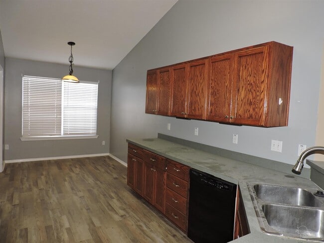 724 Hanley Downs Dr in Cantonment, FL - Building Photo - Building Photo