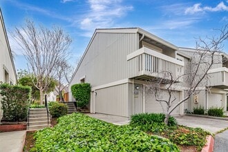 10886 Northridge Square in Cupertino, CA - Building Photo - Building Photo