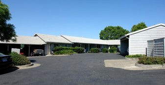 975 Gravenstein Hwy in Sebastopol, CA - Building Photo