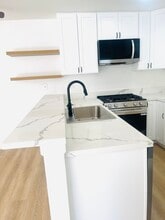 518 Oak St, Unit 518 Oak St. Unt 10 in Glendale, CA - Building Photo - Building Photo