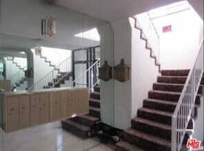 1242 S Holt Ave in Los Angeles, CA - Building Photo - Building Photo